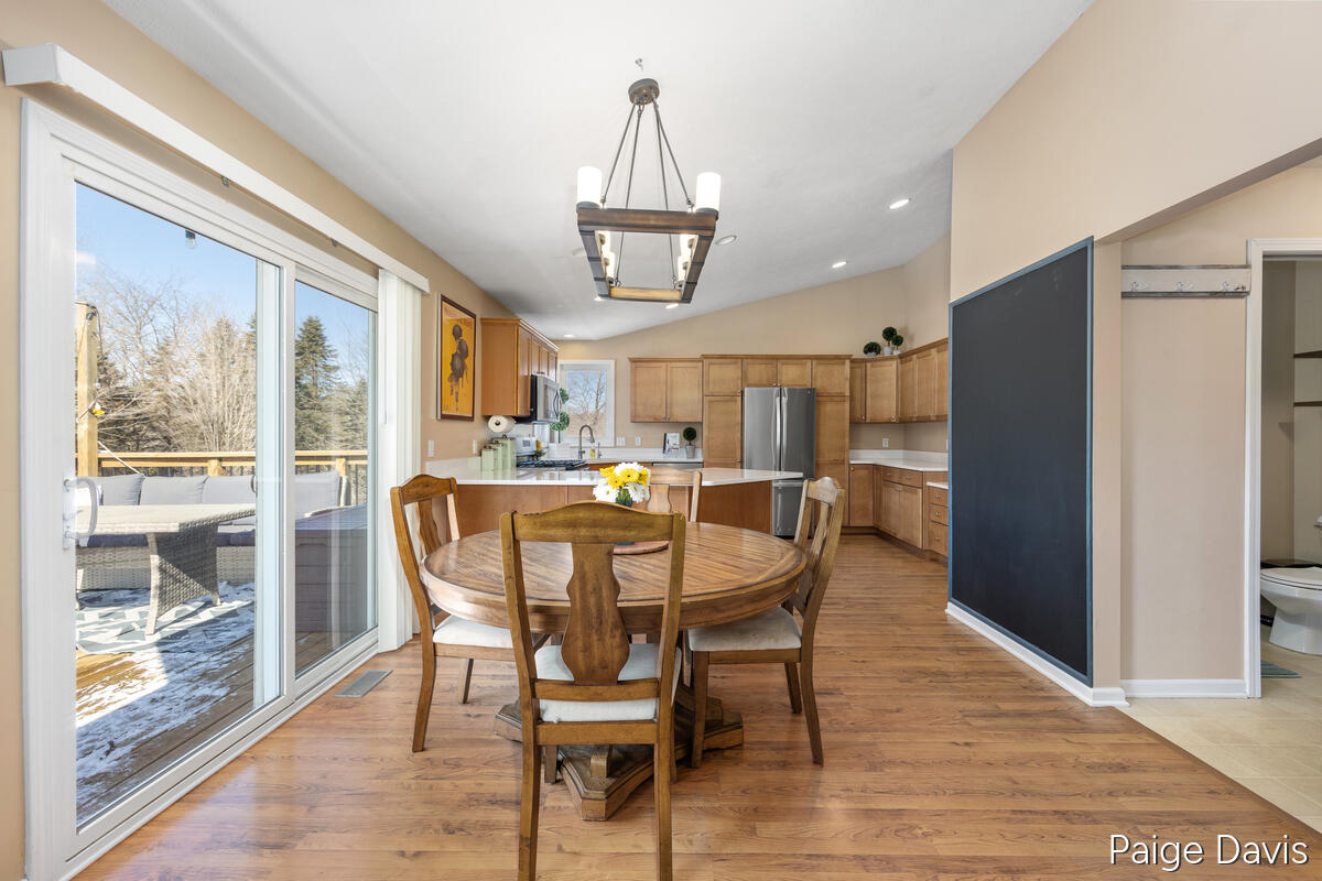 3025 Valley View Drive NE