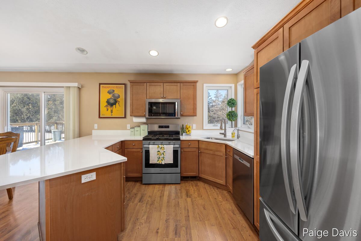 3025 Valley View Drive NE