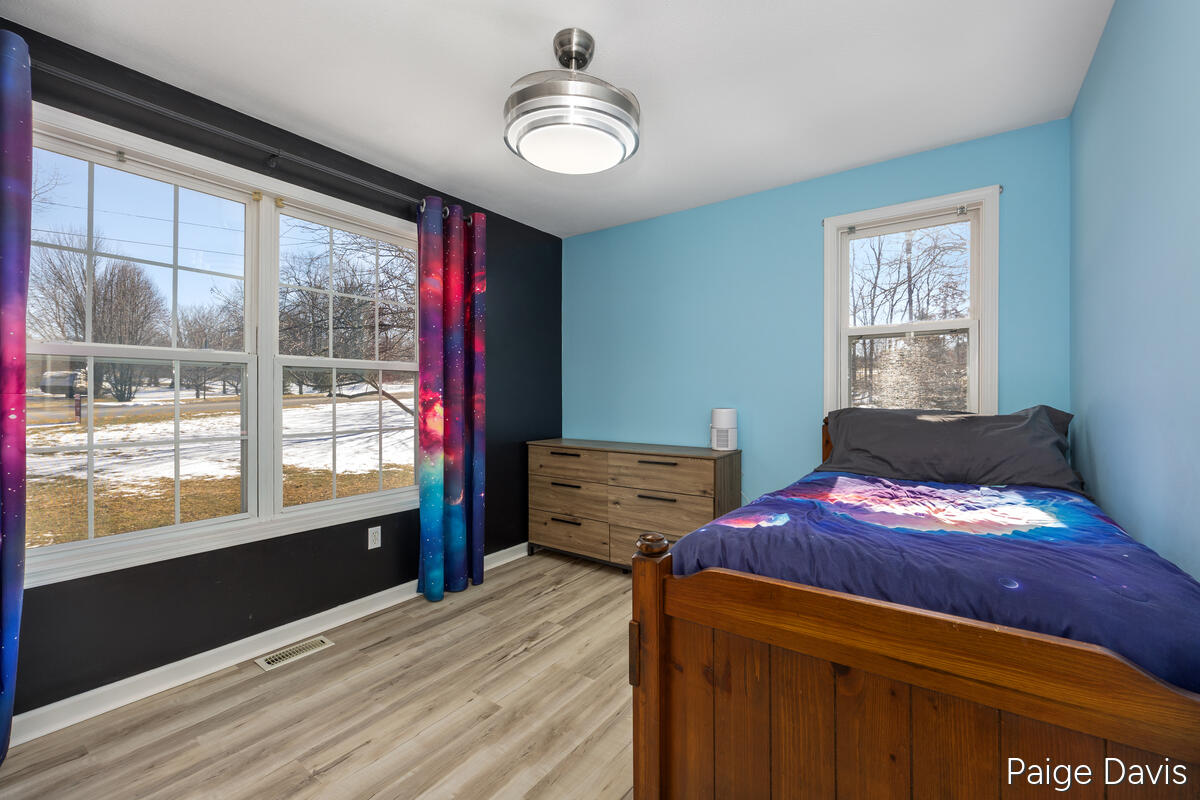 3025 Valley View Drive NE