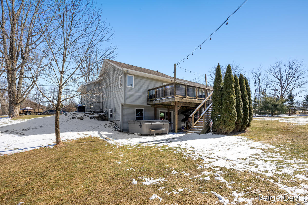 3025 Valley View Drive NE