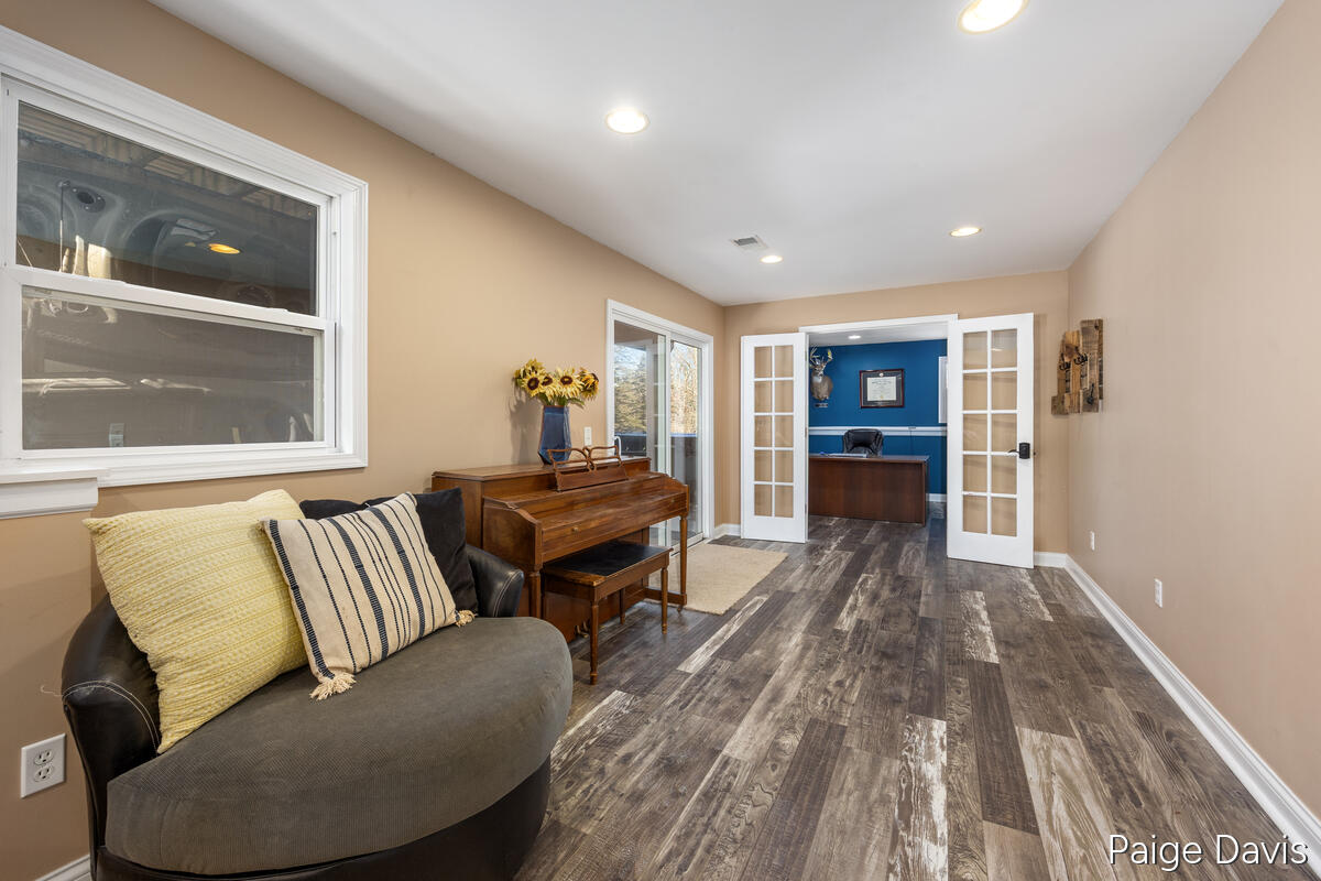 3025 Valley View Drive NE