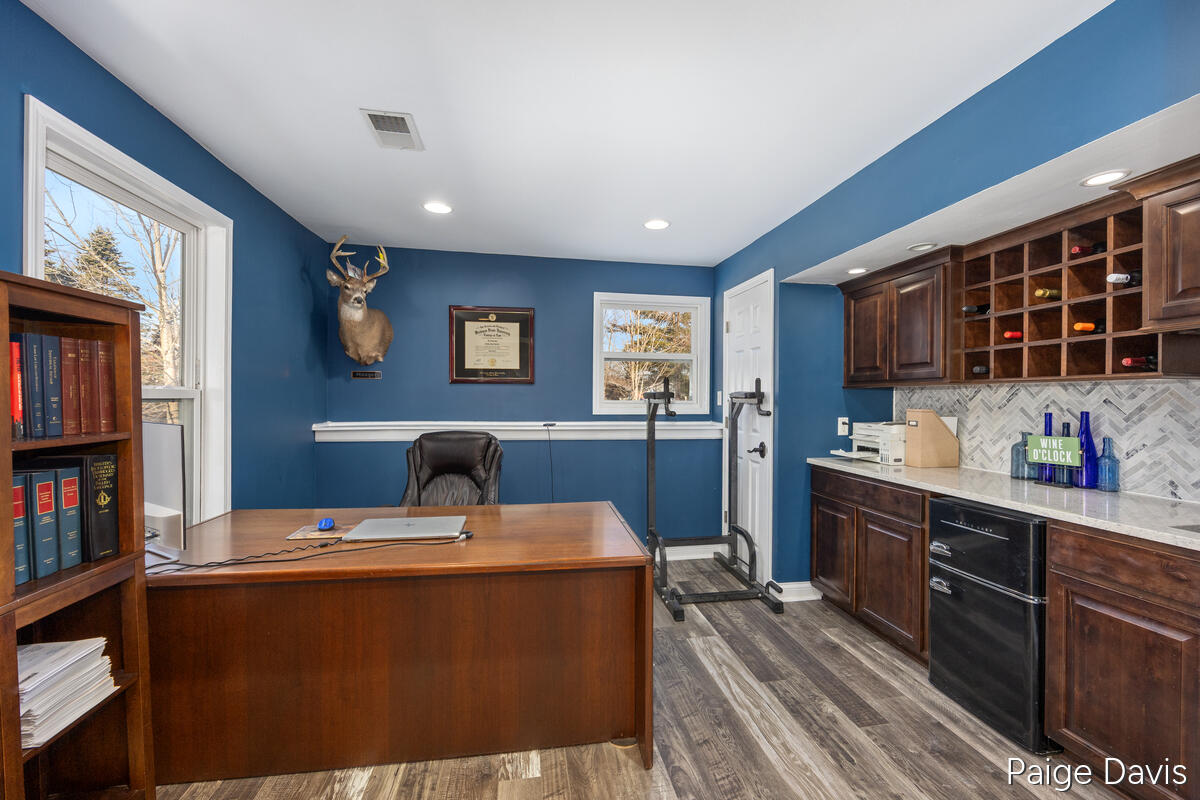 3025 Valley View Drive NE