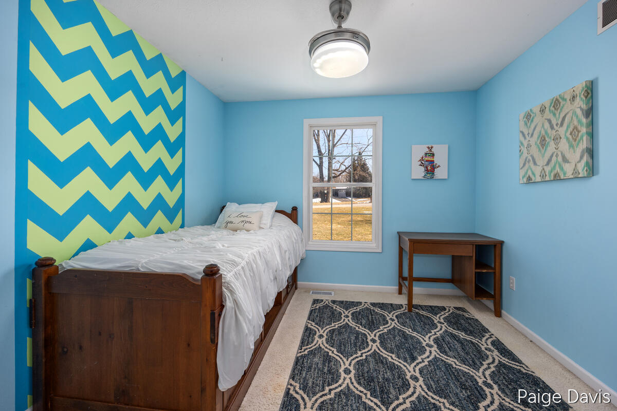 3025 Valley View Drive NE