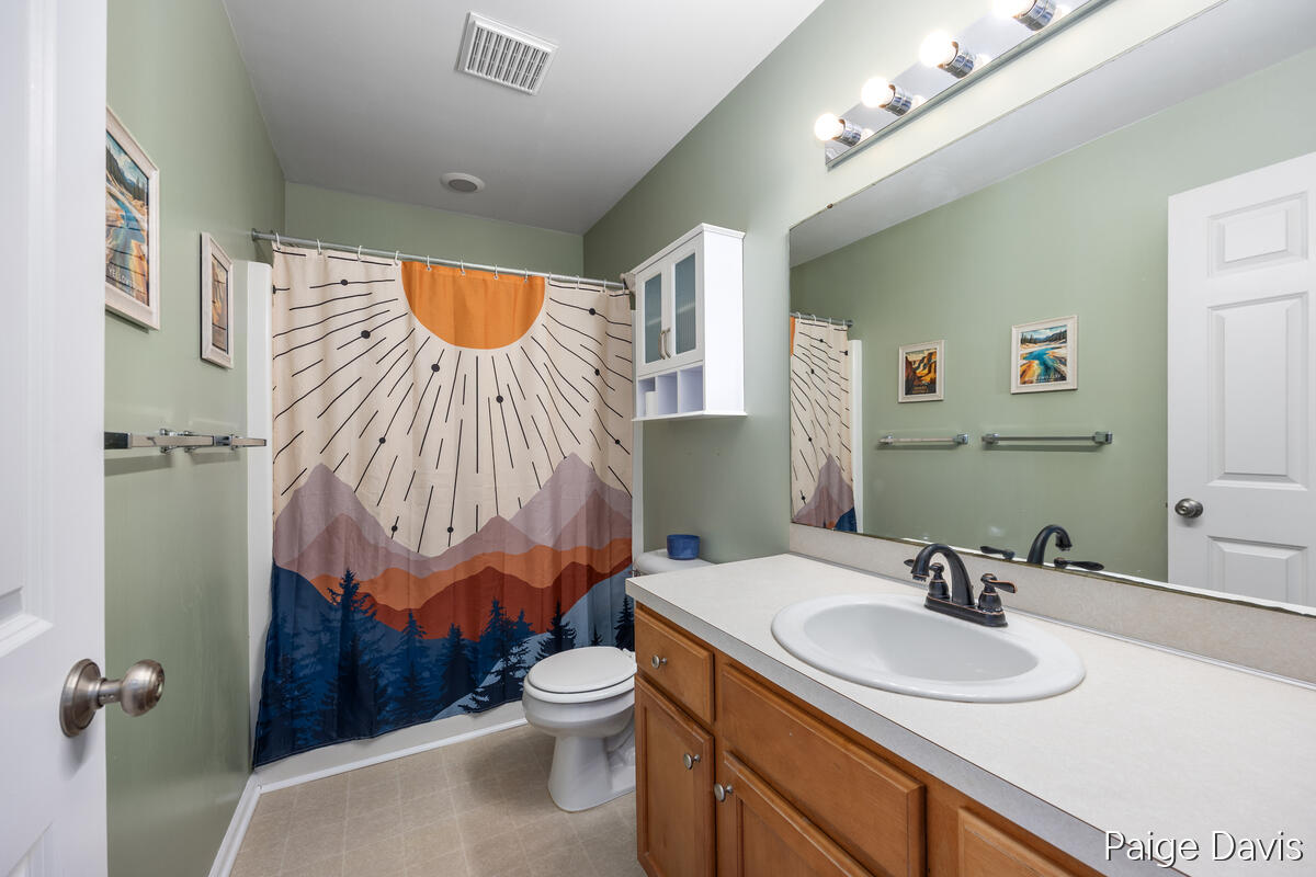 3025 Valley View Drive NE