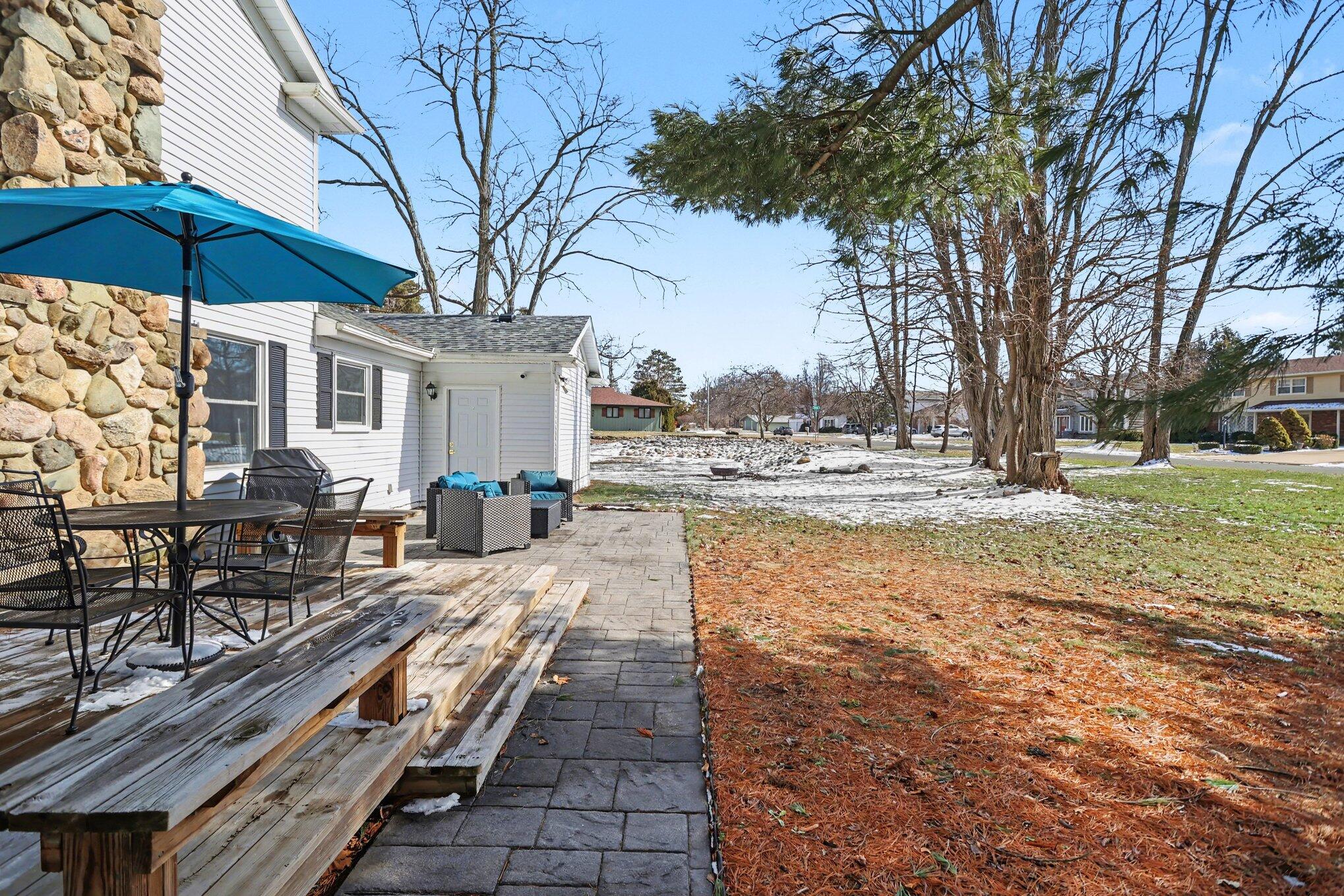 1163 S Lakeside Drive S