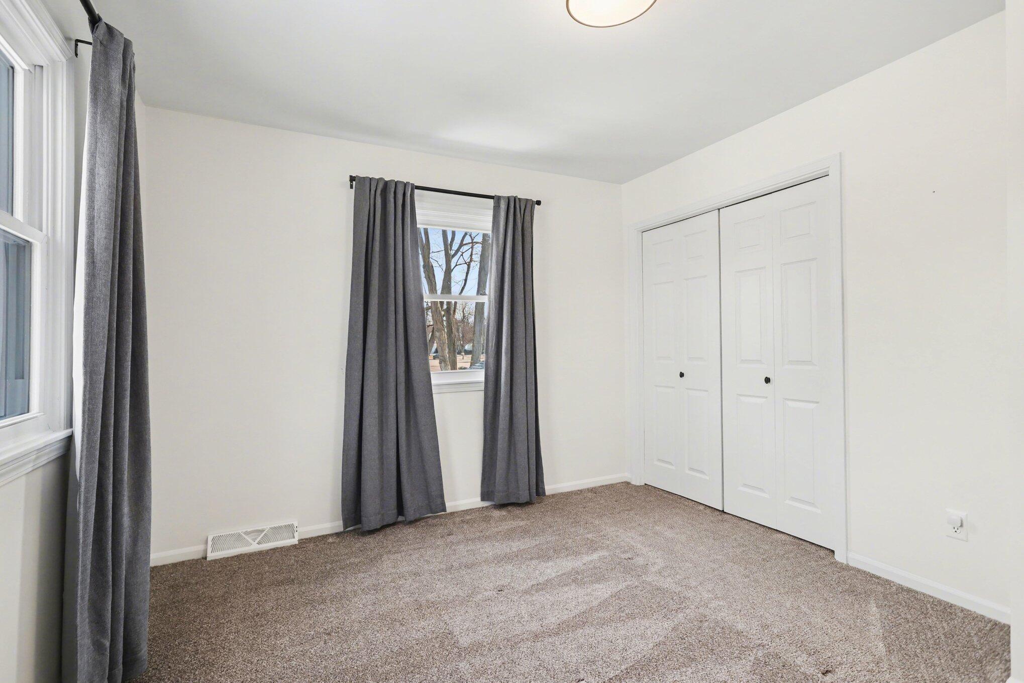 1163 S Lakeside Drive S