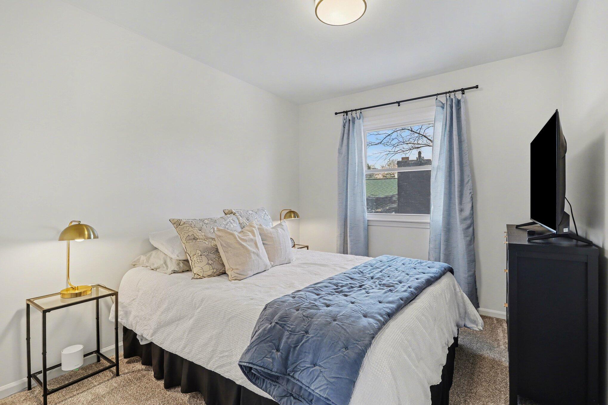 1163 S Lakeside Drive S