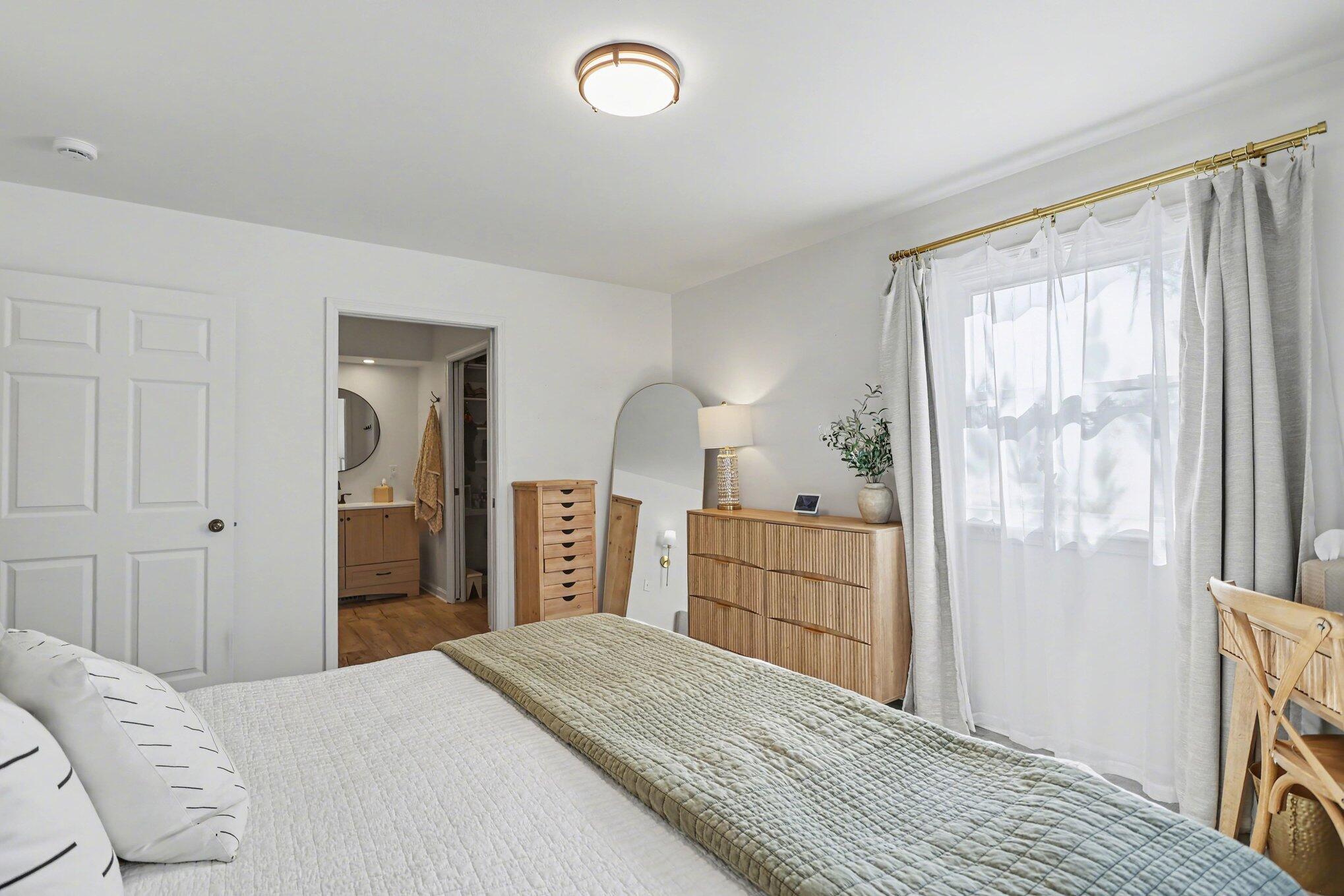 1163 S Lakeside Drive S