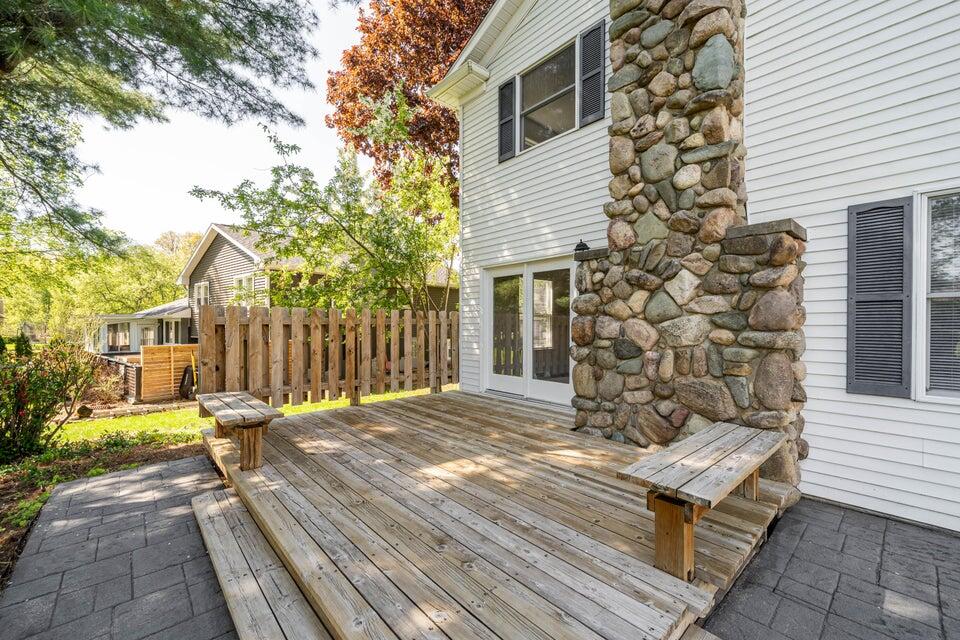 1163 S Lakeside Drive S