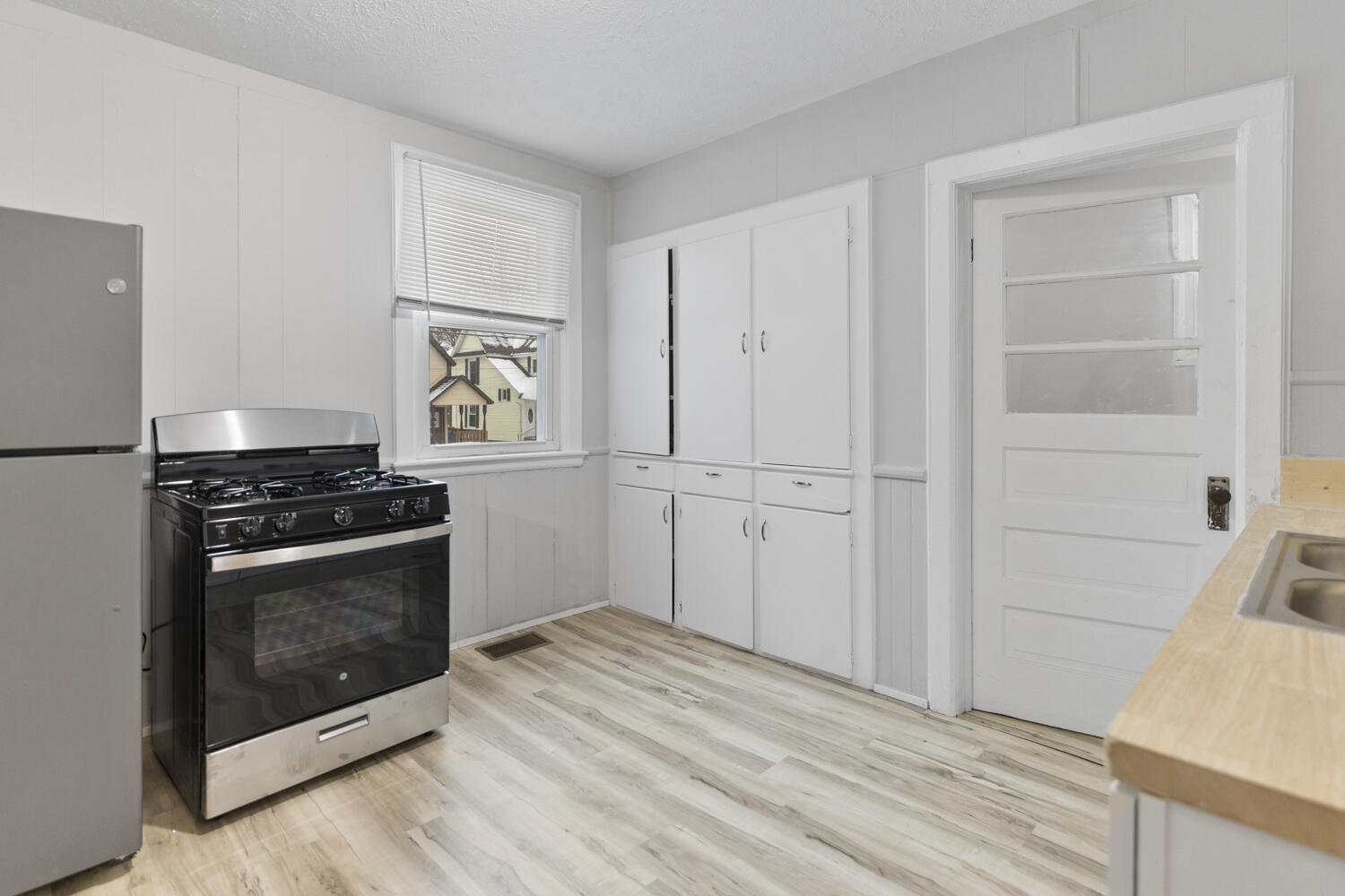 301 Spencer Street NE