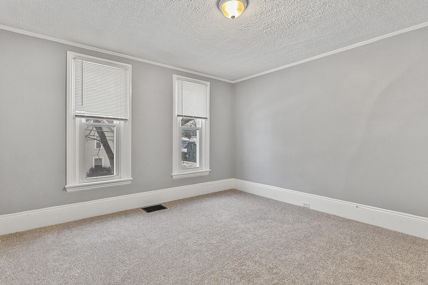 301 Spencer Street NE