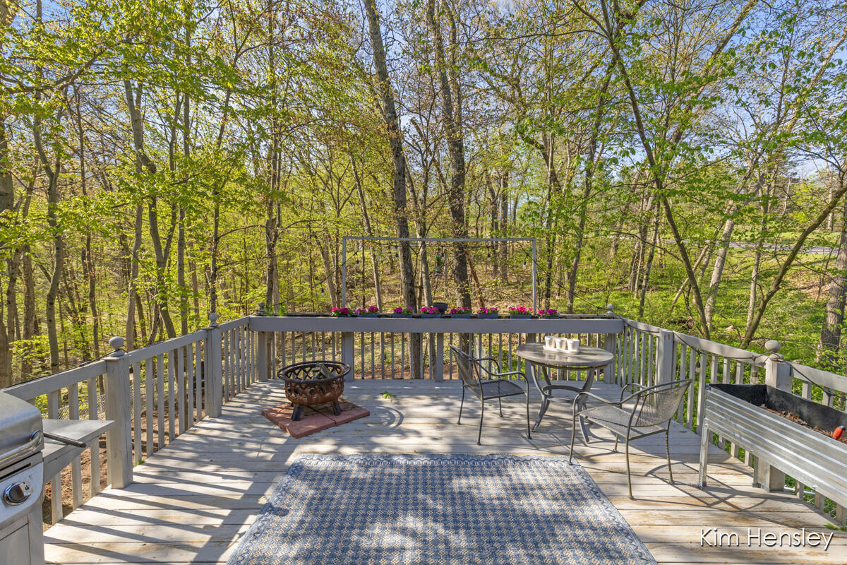 2012 Timberview Drive NE