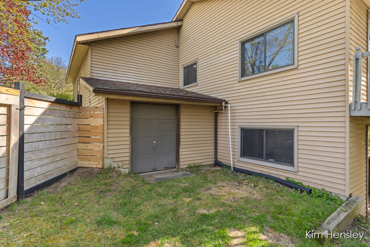 2012 Timberview Drive NE