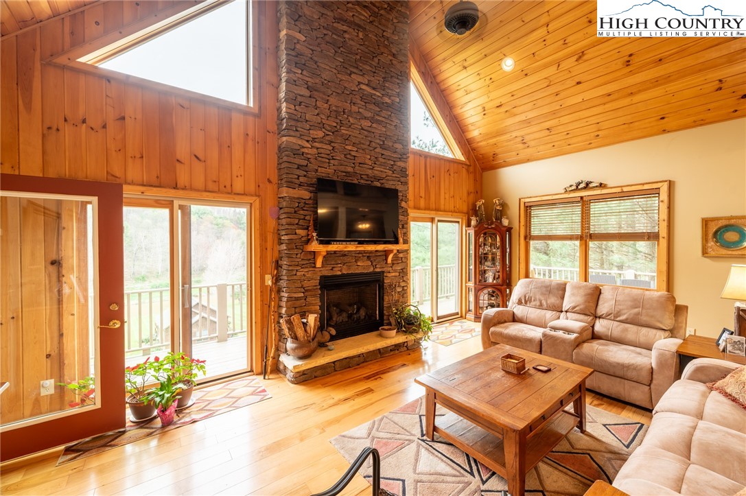 425 Green Meadows Drive