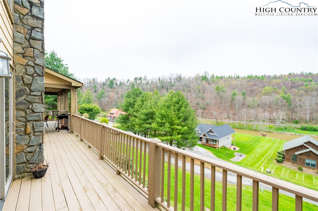 425 Green Meadows Drive