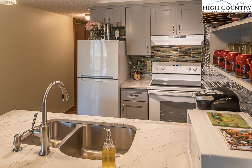 172 Hanging Rock Villas 422