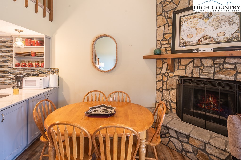 172 Hanging Rock Villas 422