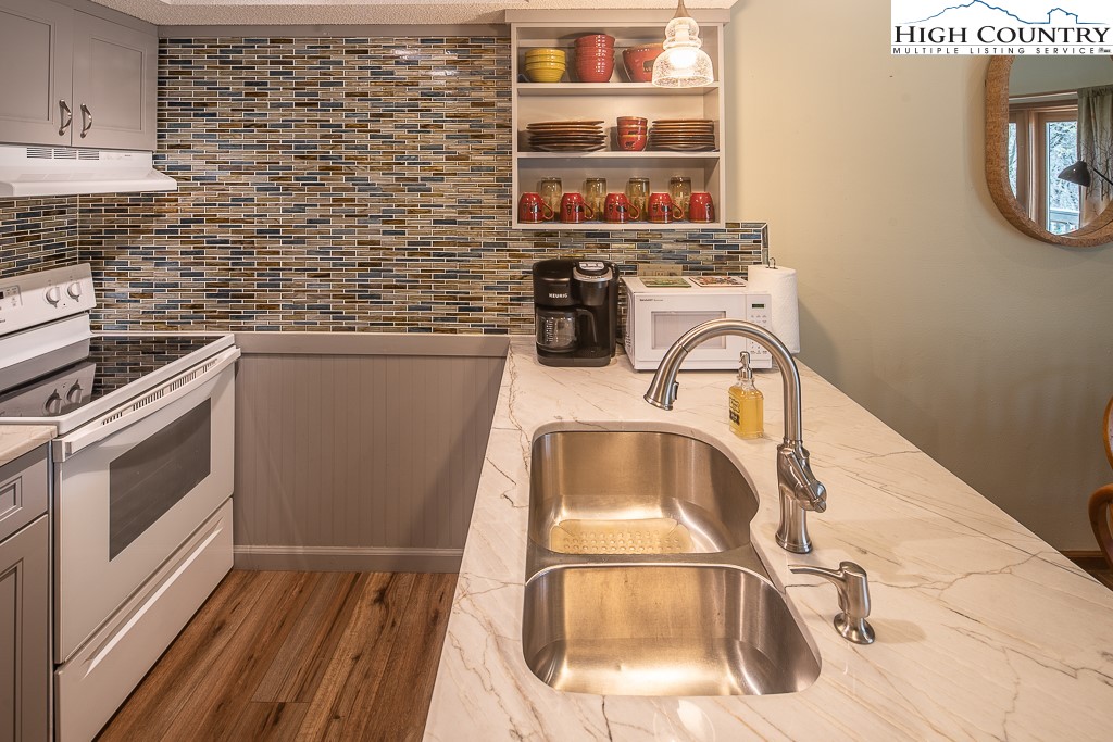 172 Hanging Rock Villas 422