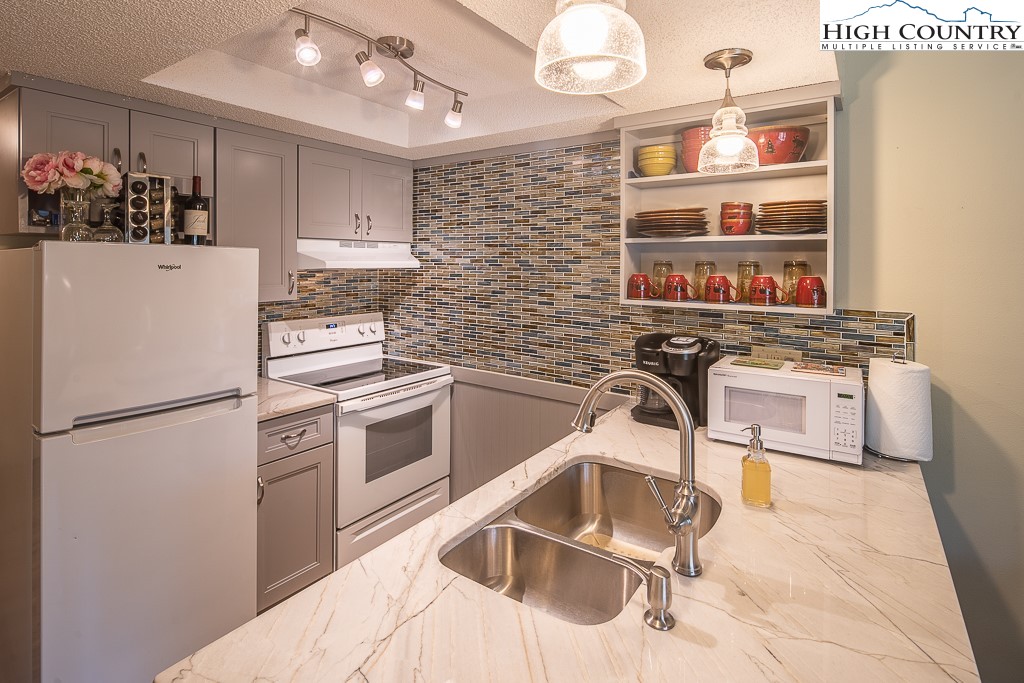 172 Hanging Rock Villas 422
