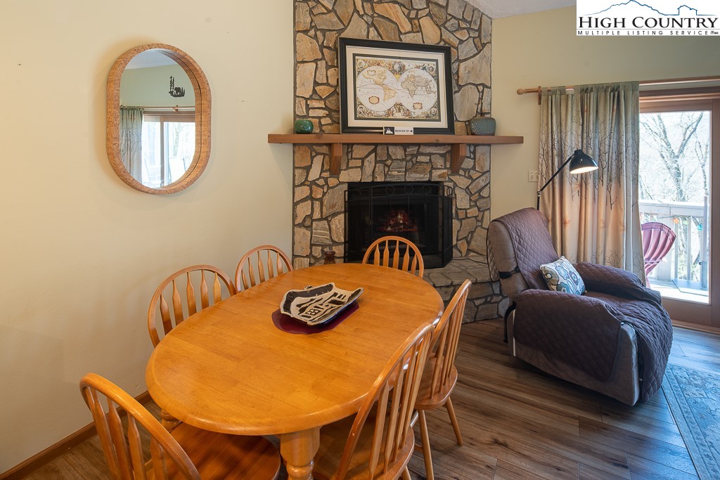 172 Hanging Rock Villas 422