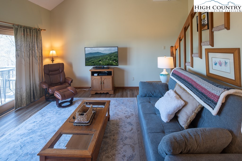 172 Hanging Rock Villas 422