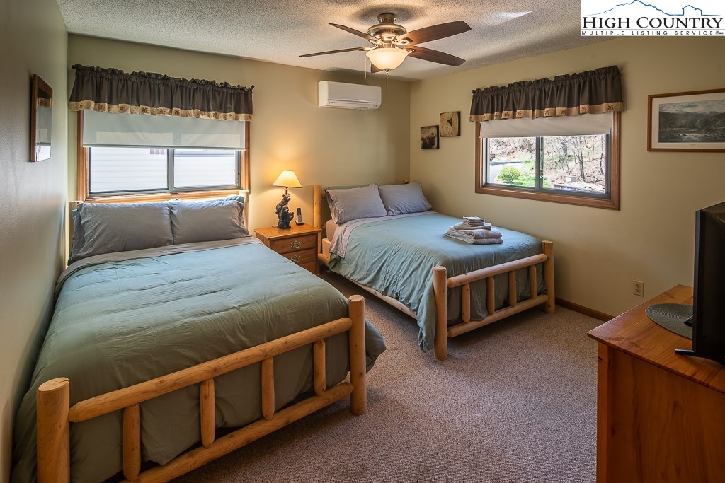 172 Hanging Rock Villas 422