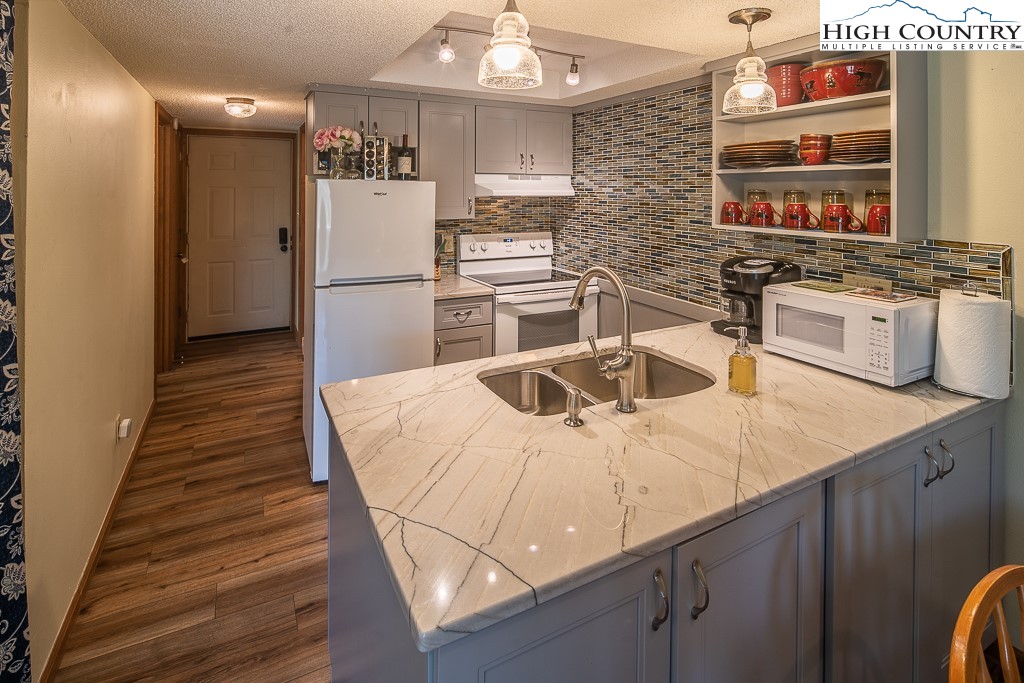 172 Hanging Rock Villas 422