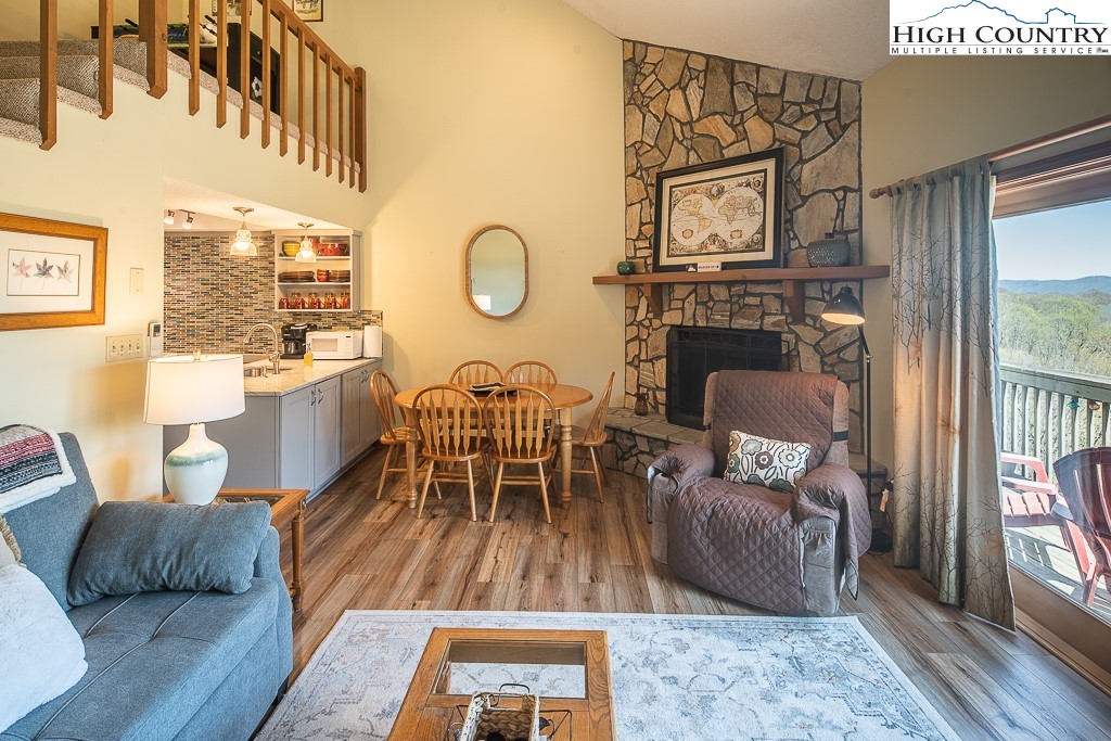 172 Hanging Rock Villas 422