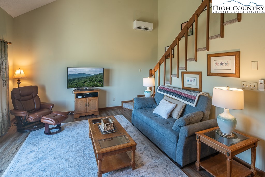 172 Hanging Rock Villas 422