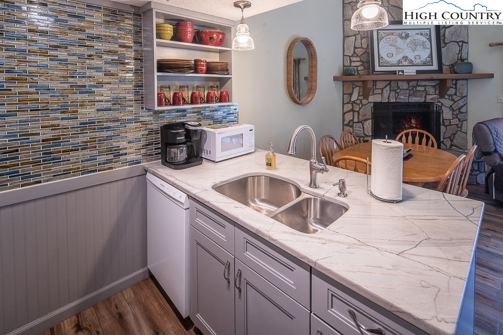 172 Hanging Rock Villas 422