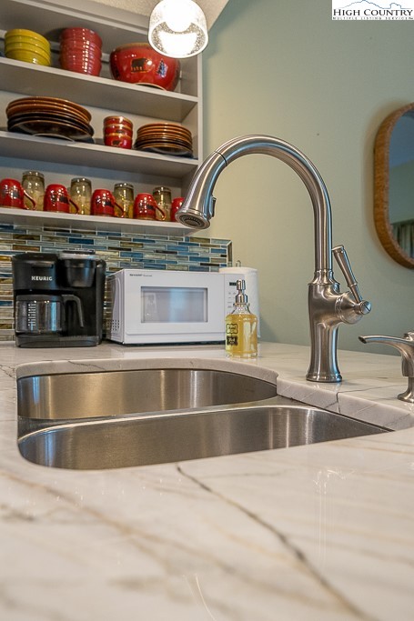 172 Hanging Rock Villas 422