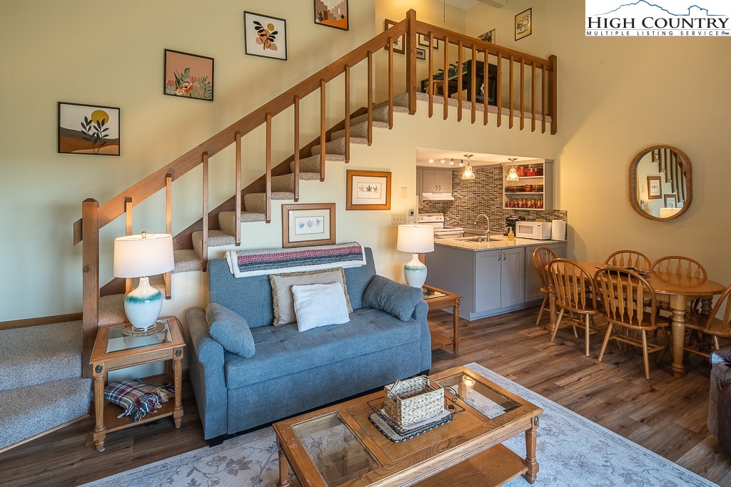 172 Hanging Rock Villas 422