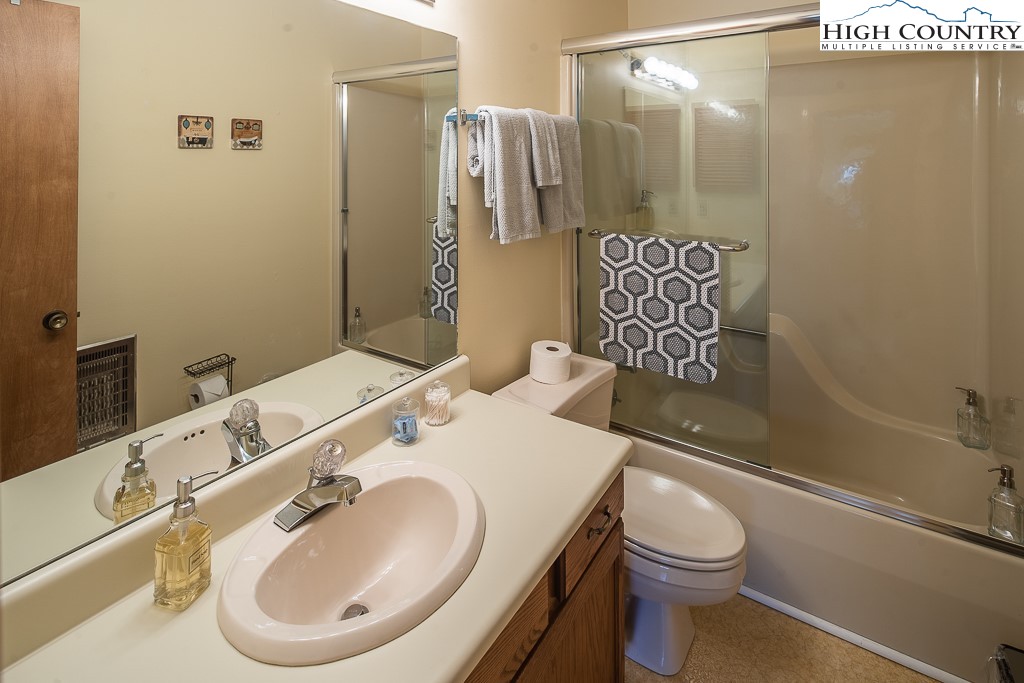 172 Hanging Rock Villas 422
