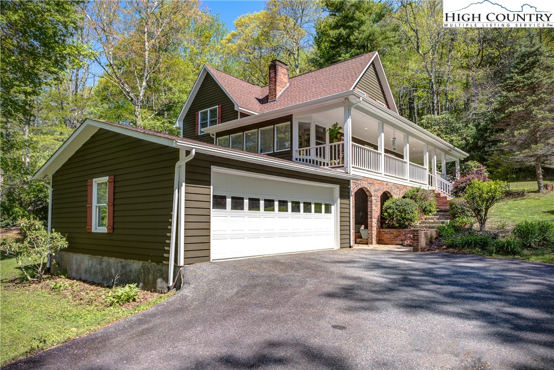 127 Boulder Lane
