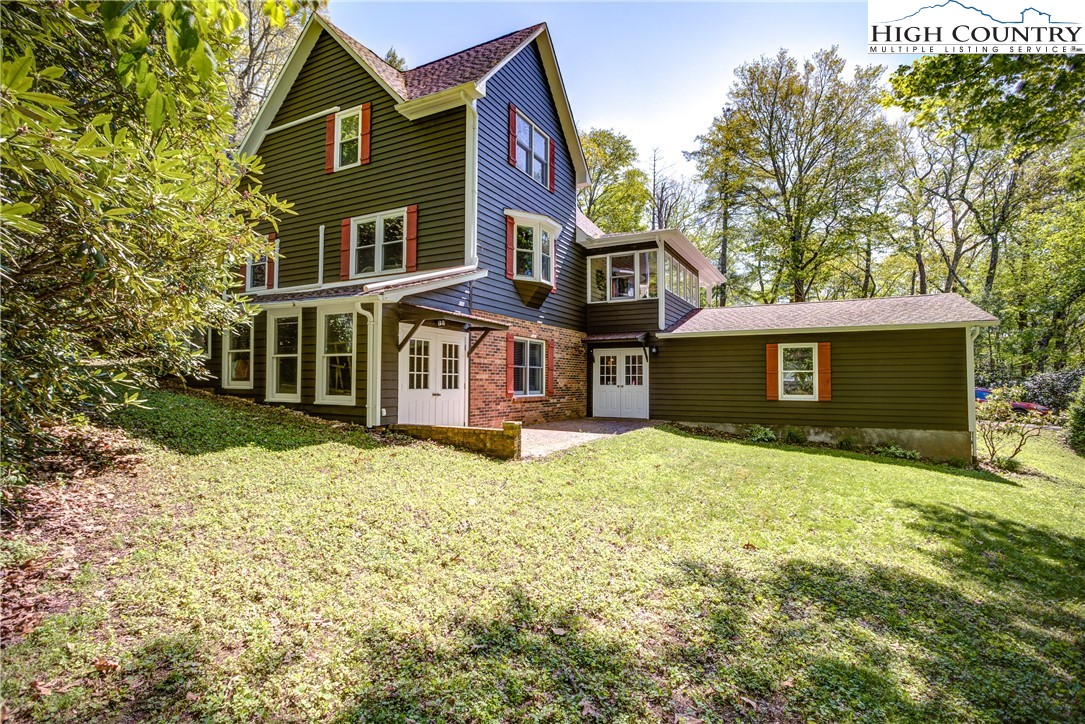 127 Boulder Lane