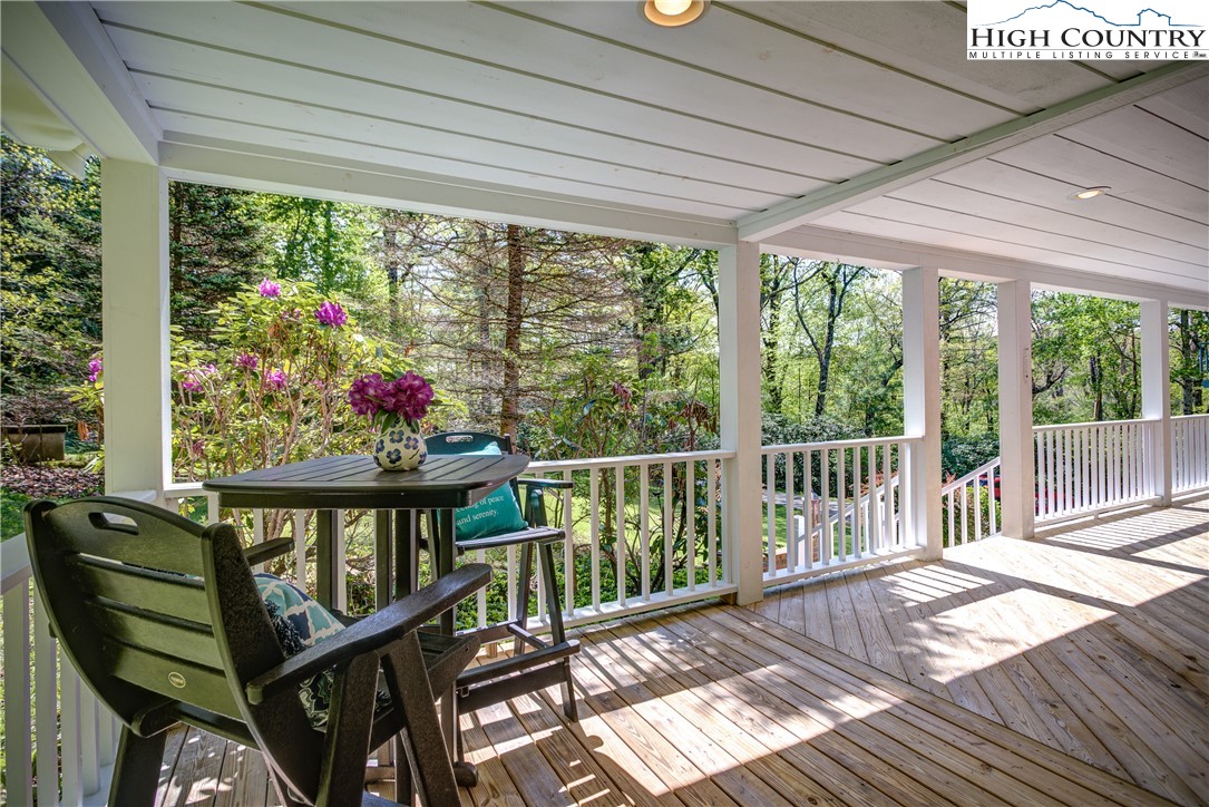 127 Boulder Lane