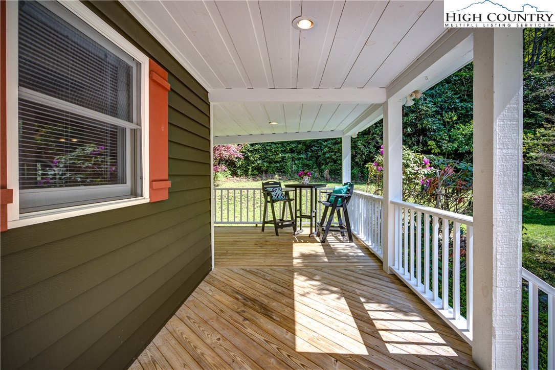 127 Boulder Lane