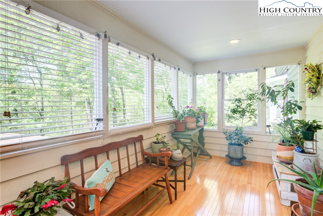127 Boulder Lane