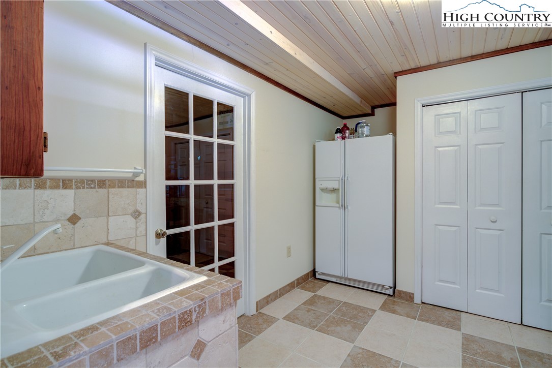 127 Boulder Lane