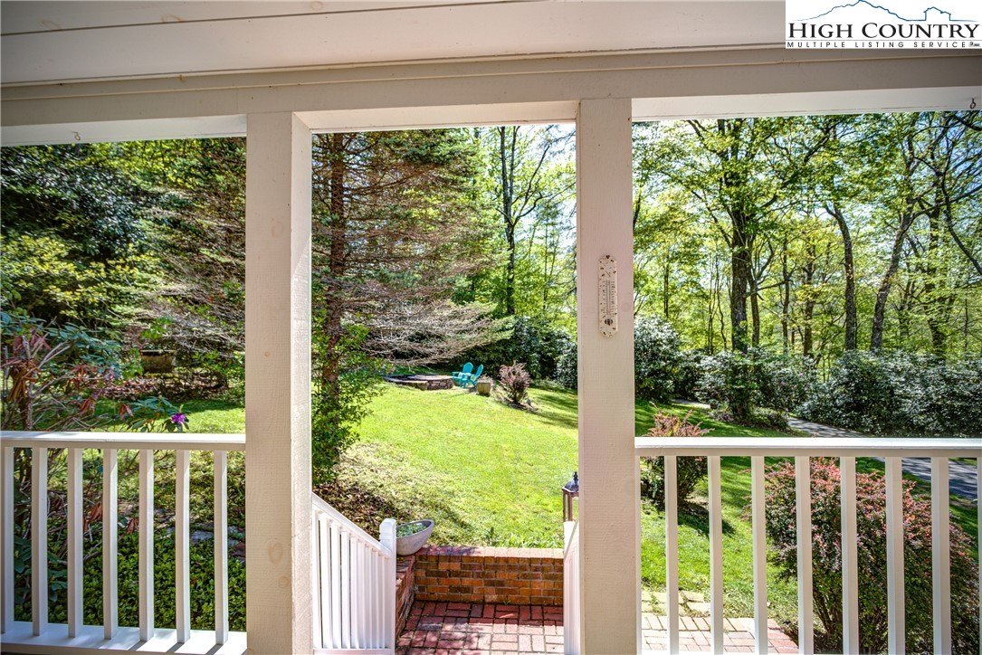 127 Boulder Lane