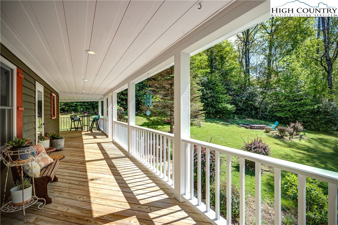 127 Boulder Lane