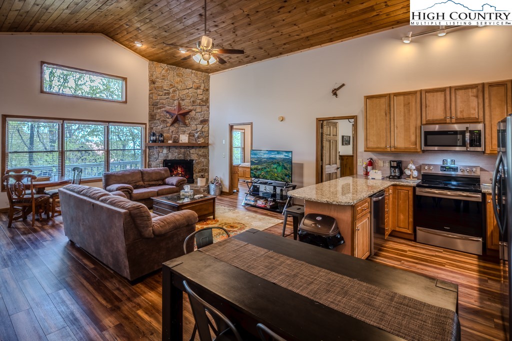 1431 Beech Mountain Parkway