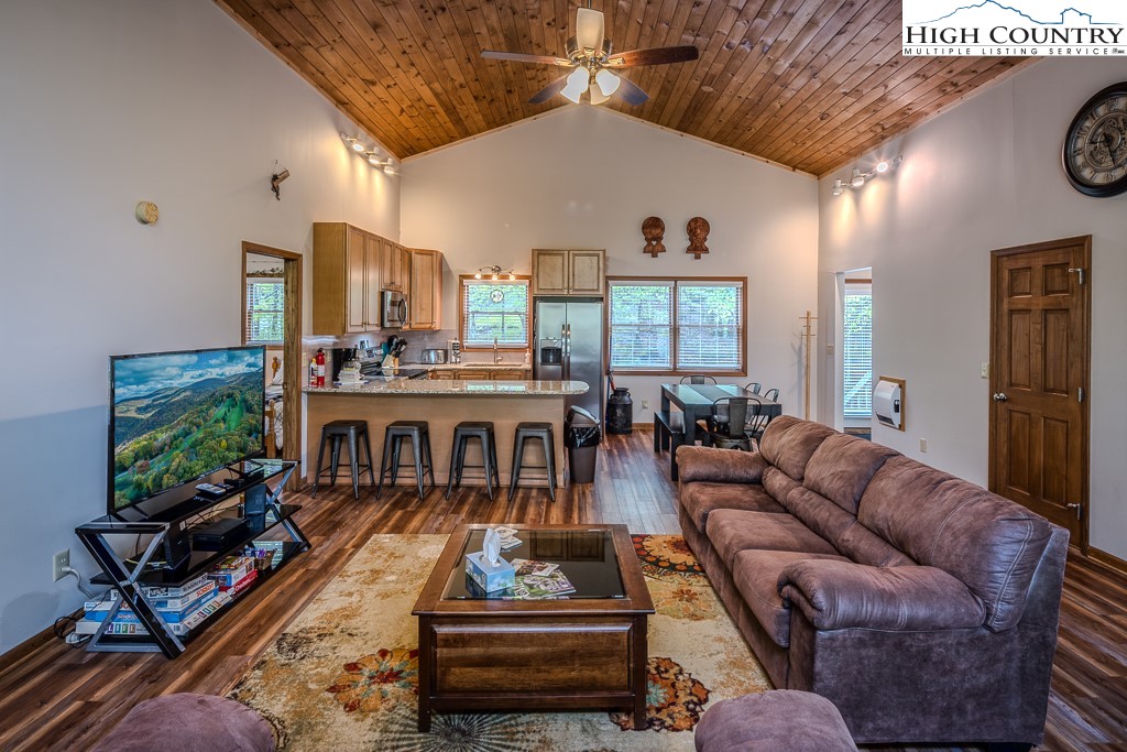 1431 Beech Mountain Parkway