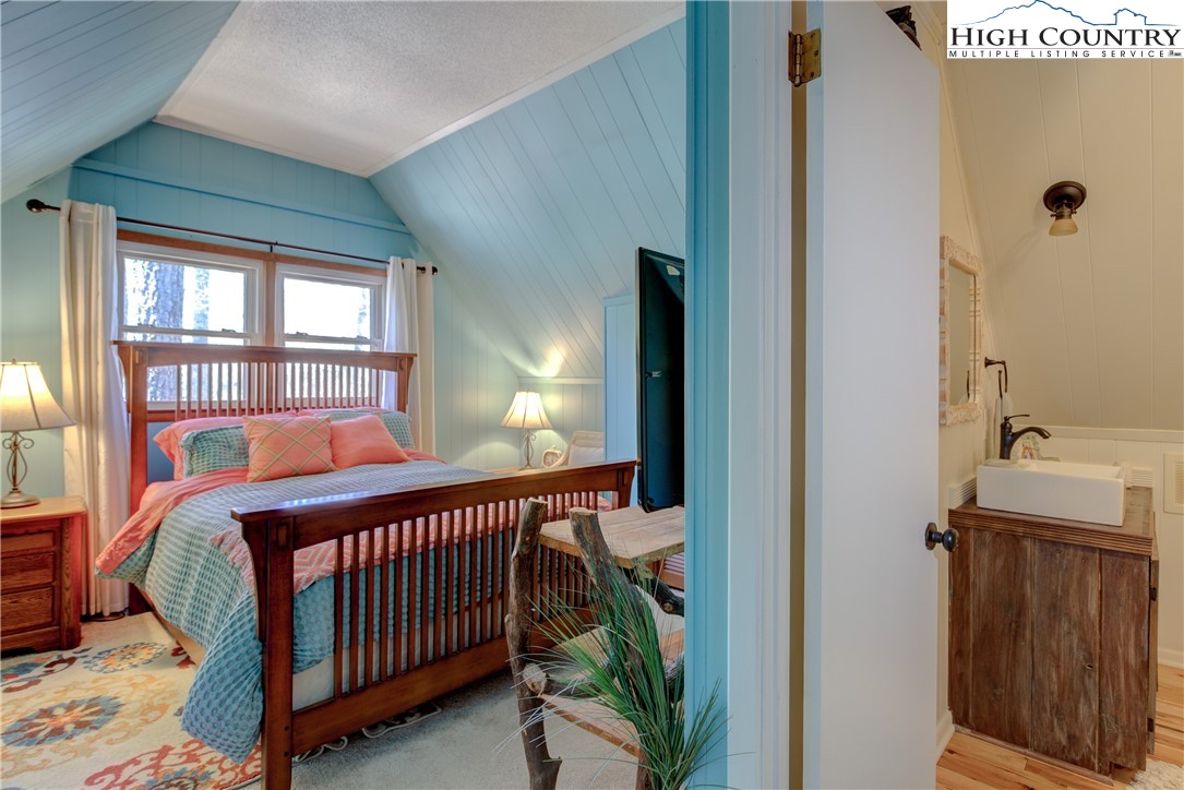 528 Bear Ridge Trail