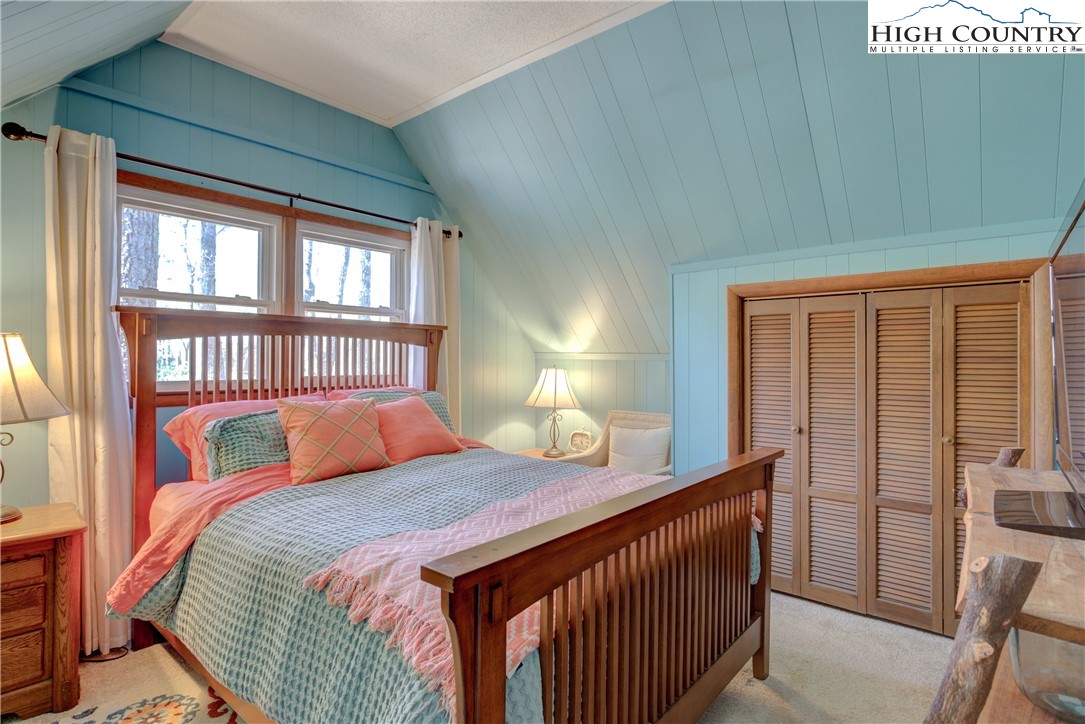 528 Bear Ridge Trail