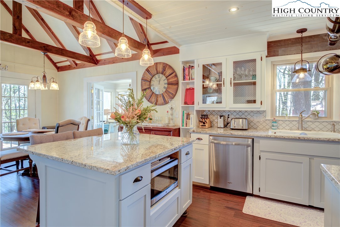 528 Bear Ridge Trail