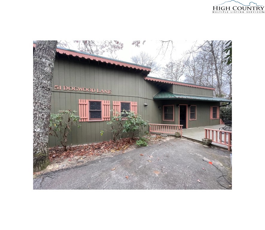 51 Dogwood Lane