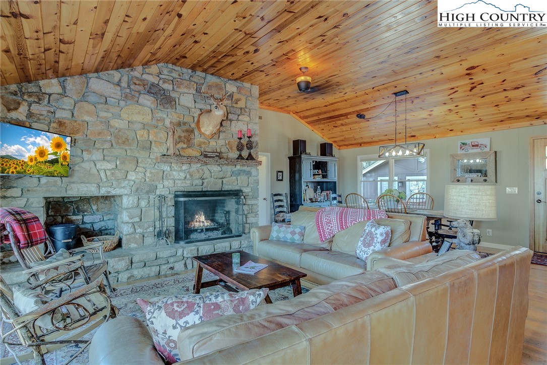393 Rambling Road