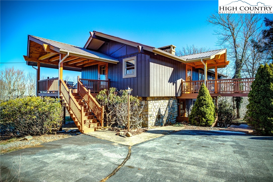 393 Rambling Road