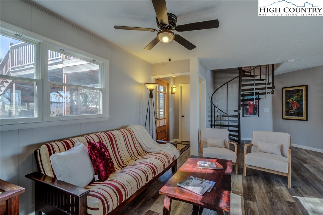 393 Rambling Road